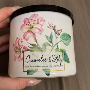 Cucumber and lily Bath & body Works candle